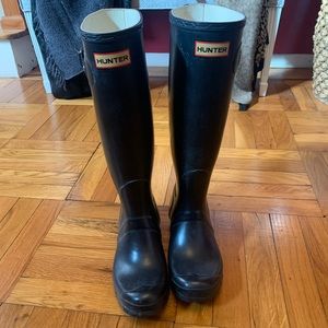 Black hunter boots & white sock inserts